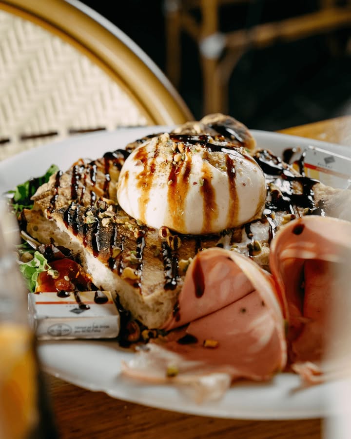 Agence M Com Marseille Fuxia Marseille Restaurant Epicerie Trattoria Italienne petit dejeuner brunch italien foccacia burrata mortadelle balsamique